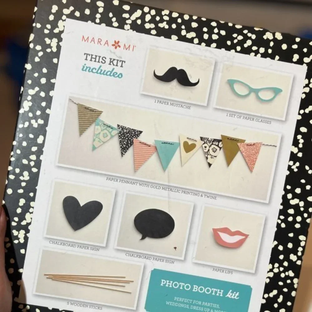 Photo Booth /‎ Picture Taking Kit / Props for Photos (new) (Home dec-x)